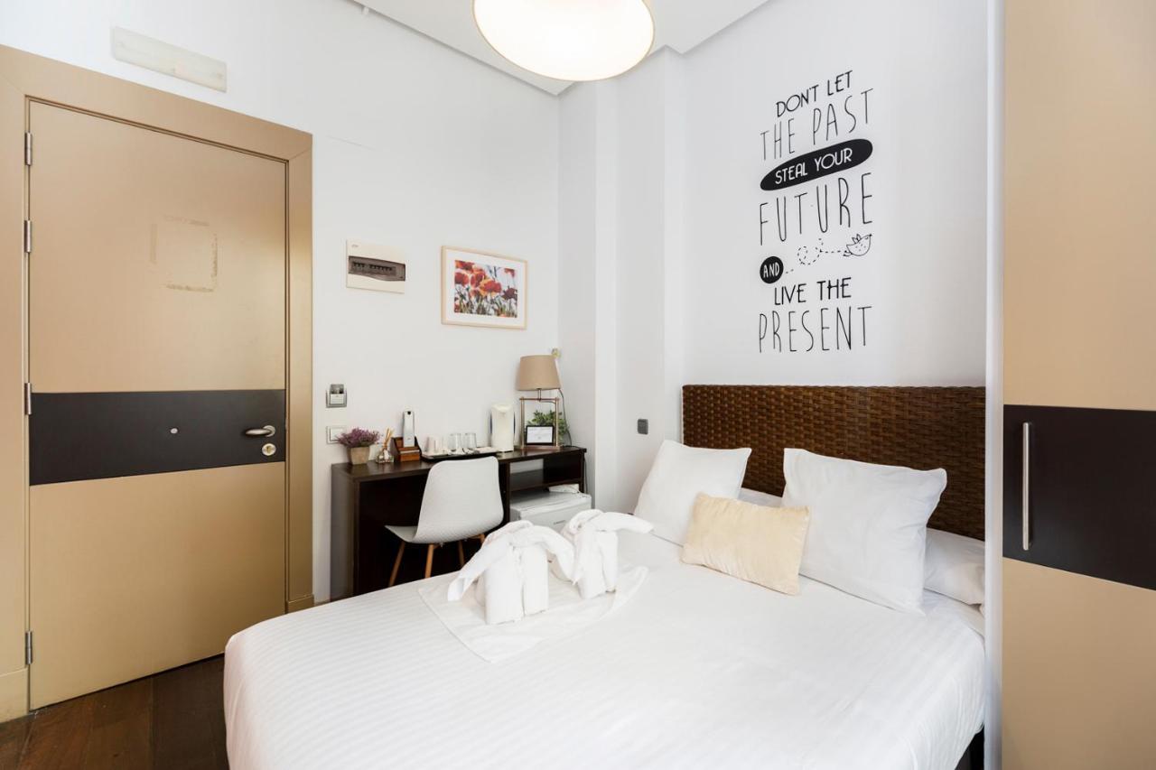Madrid House Rooms ภายนอก รูปภาพ