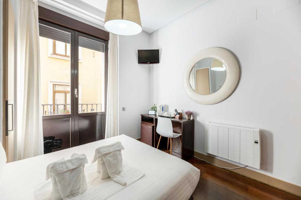 Madrid House Rooms ภายนอก รูปภาพ